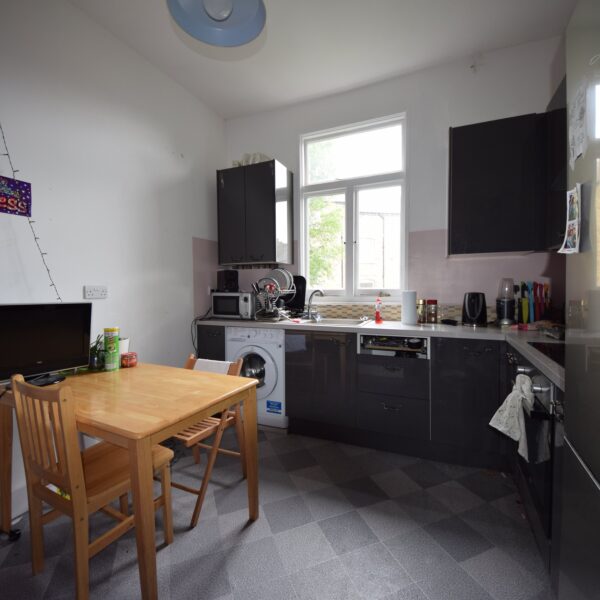4 bedroom double store flat, Junction Road,N19
