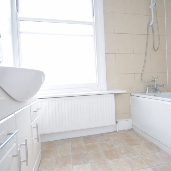 4 bedroom double store flat, Junction Road,N19