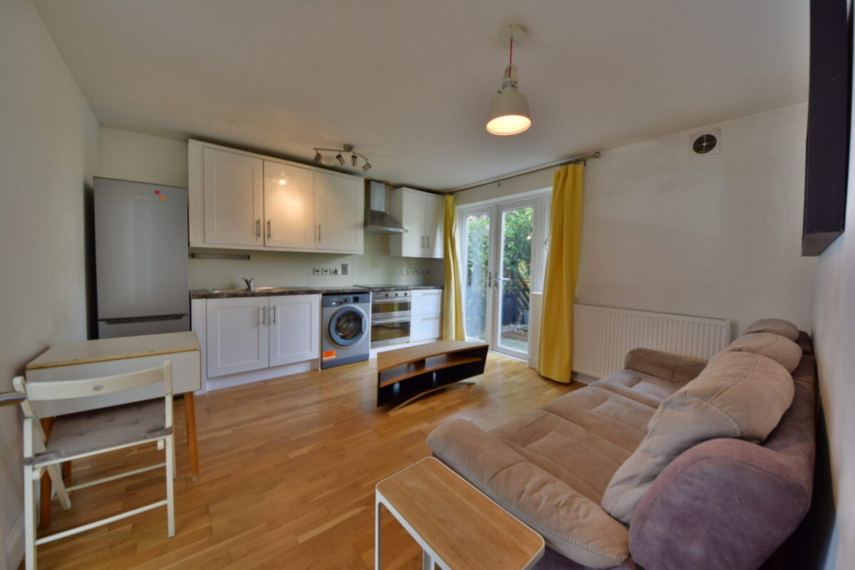 2 Bedroom Garden flat, Linden Walk,N19