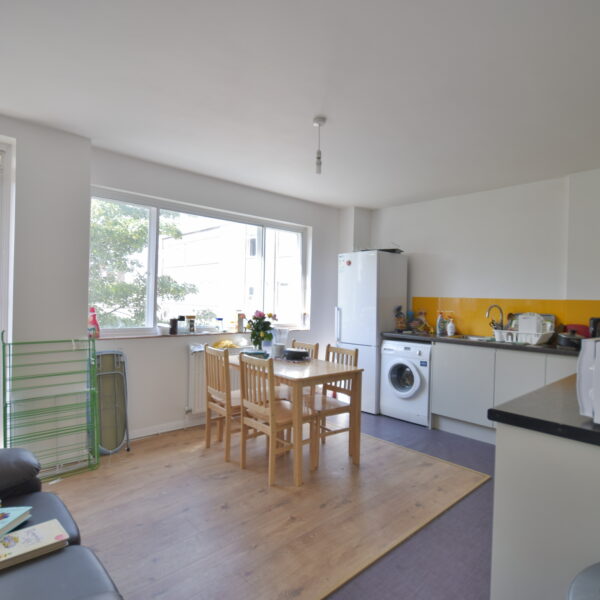 St. John's Grove, Church Garth  3 Bedroom Flat
