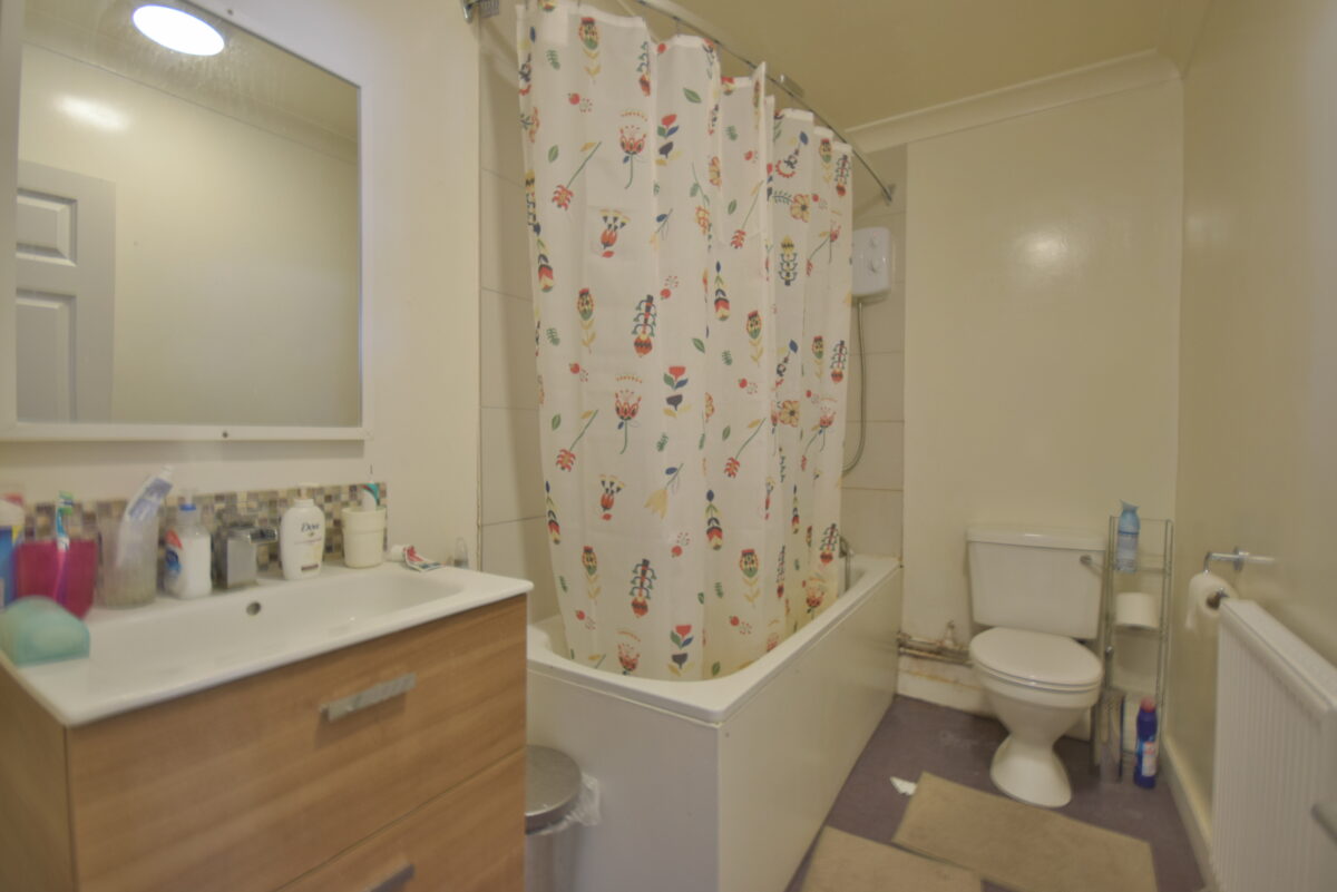 St. John's Grove, Church Garth  3 Bedroom Flat