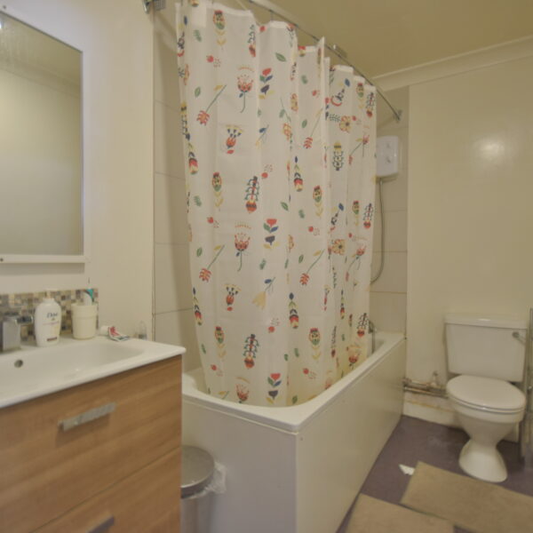 St. John's Grove, Church Garth  3 Bedroom Flat