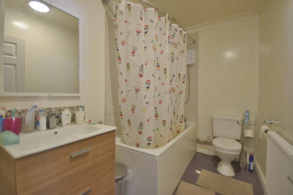 St. John’s Grove, Church Garth  3 Bedroom Flat
