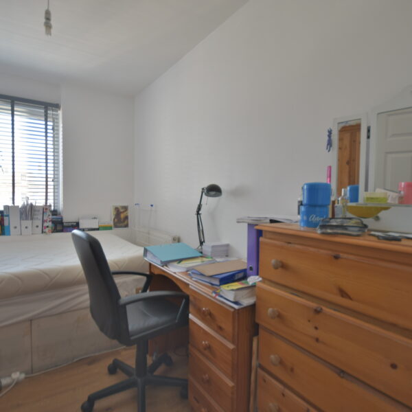 St. John's Grove, Church Garth  3 Bedroom Flat