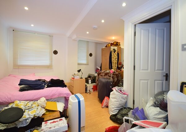 King Henrys Road, 3 Bedroom flat en suite shower