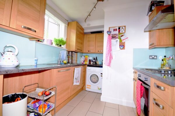 King Henrys Road, 3 Bedroom flat en suite shower