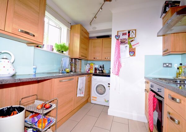 King Henrys Road, 3 Bedroom flat en suite shower