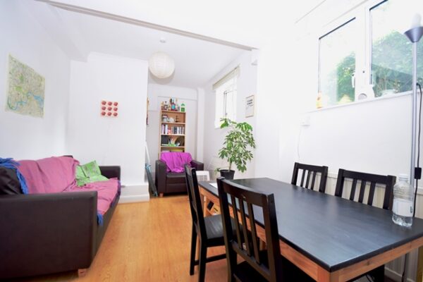 King Henrys Road, 3 Bedroom flat en suite shower