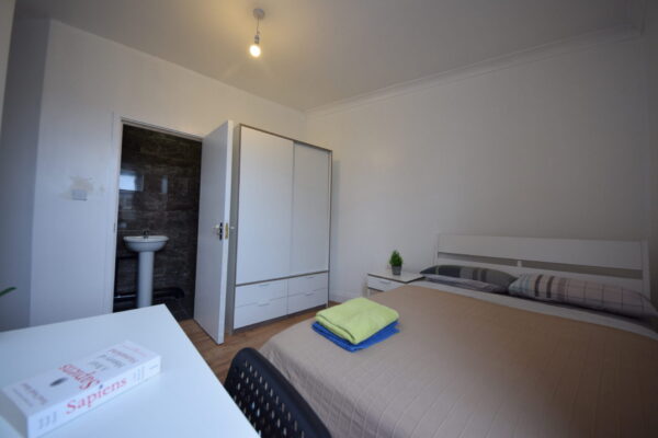 Cardozo Road, N7,  4 Bedroom flat en suite bedrooms