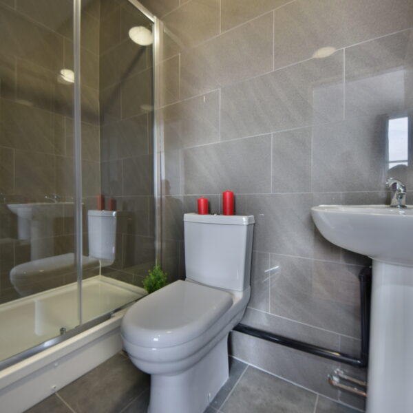 Cardozo Road, N7,  4 Bedroom flat en suite bedrooms