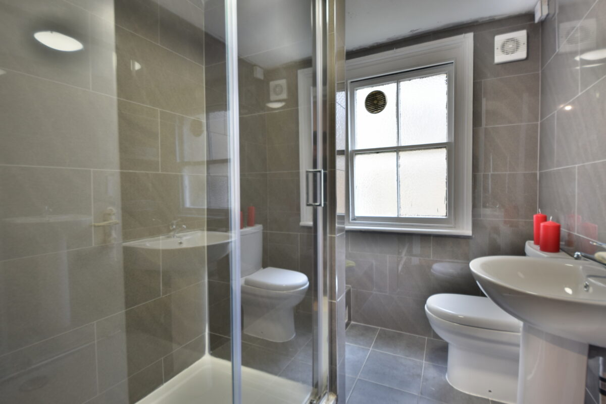 Cardozo Road, N7,  4 Bedroom flat en suite bedrooms