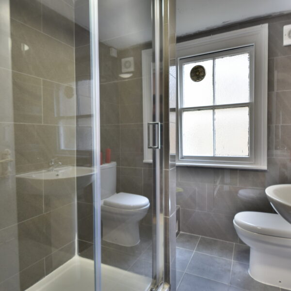 Cardozo Road, N7,  4 Bedroom flat en suite bedrooms