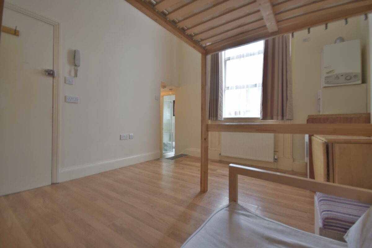 PEMBERTON GARDENS, N19 STUDIO FLAT TO RENT