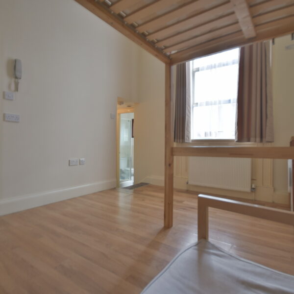 PEMBERTON GARDENS, N19 STUDIO FLAT TO RENT