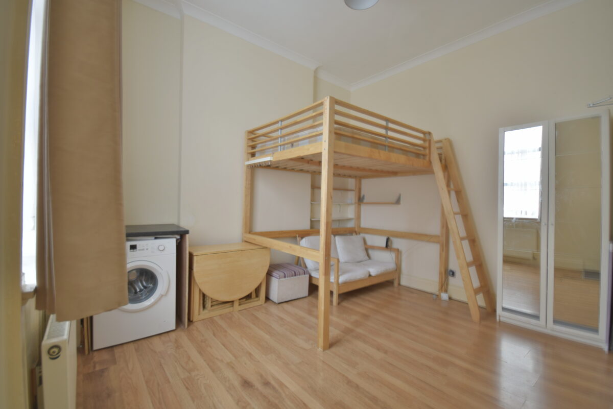 PEMBERTON GARDENS, N19 STUDIO FLAT TO RENT