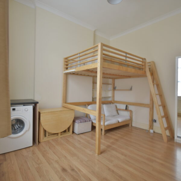 PEMBERTON GARDENS, N19 STUDIO FLAT TO RENT