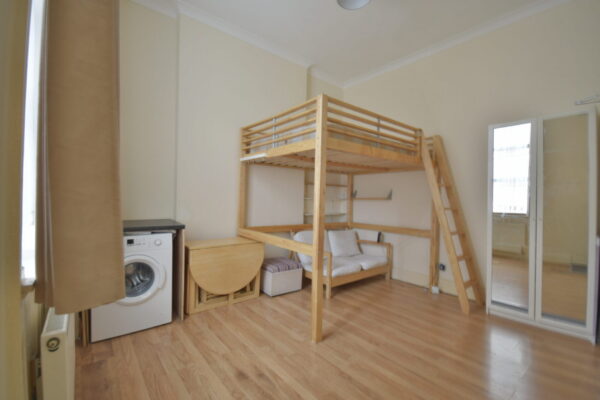 PEMBERTON GARDENS, N19 STUDIO FLAT TO RENT