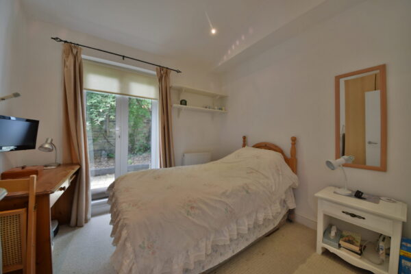 Bickerton Road N19 , 3 Double bedroom Garden Flat