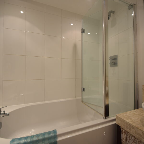 Bickerton Road N19 , 3 Double bedroom Garden Flat