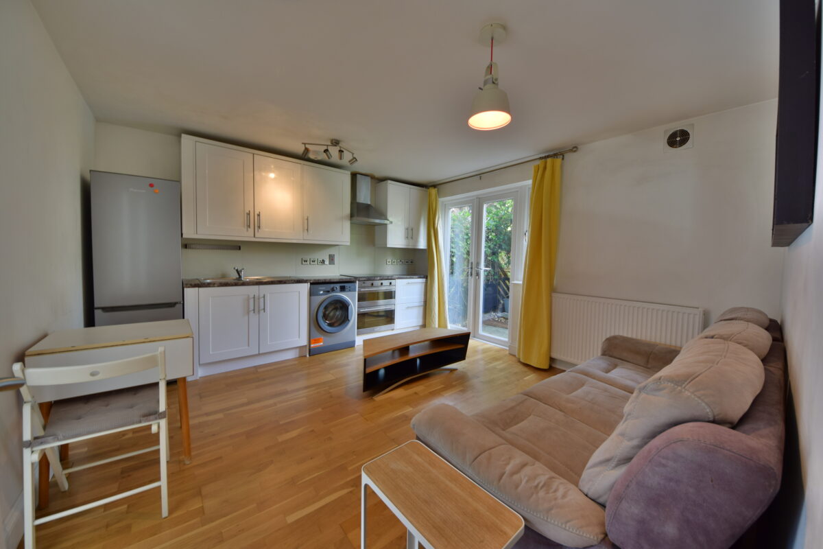 2 Bedroom Garden flat, Linden Walk,N19