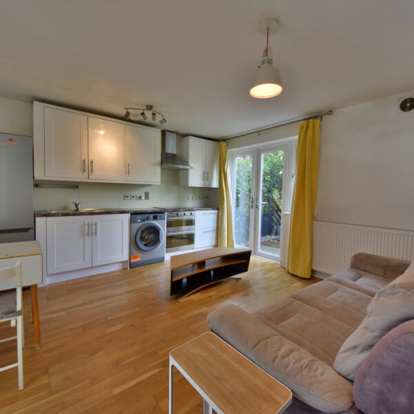 2 Bedroom Garden flat, Linden Walk,N19
