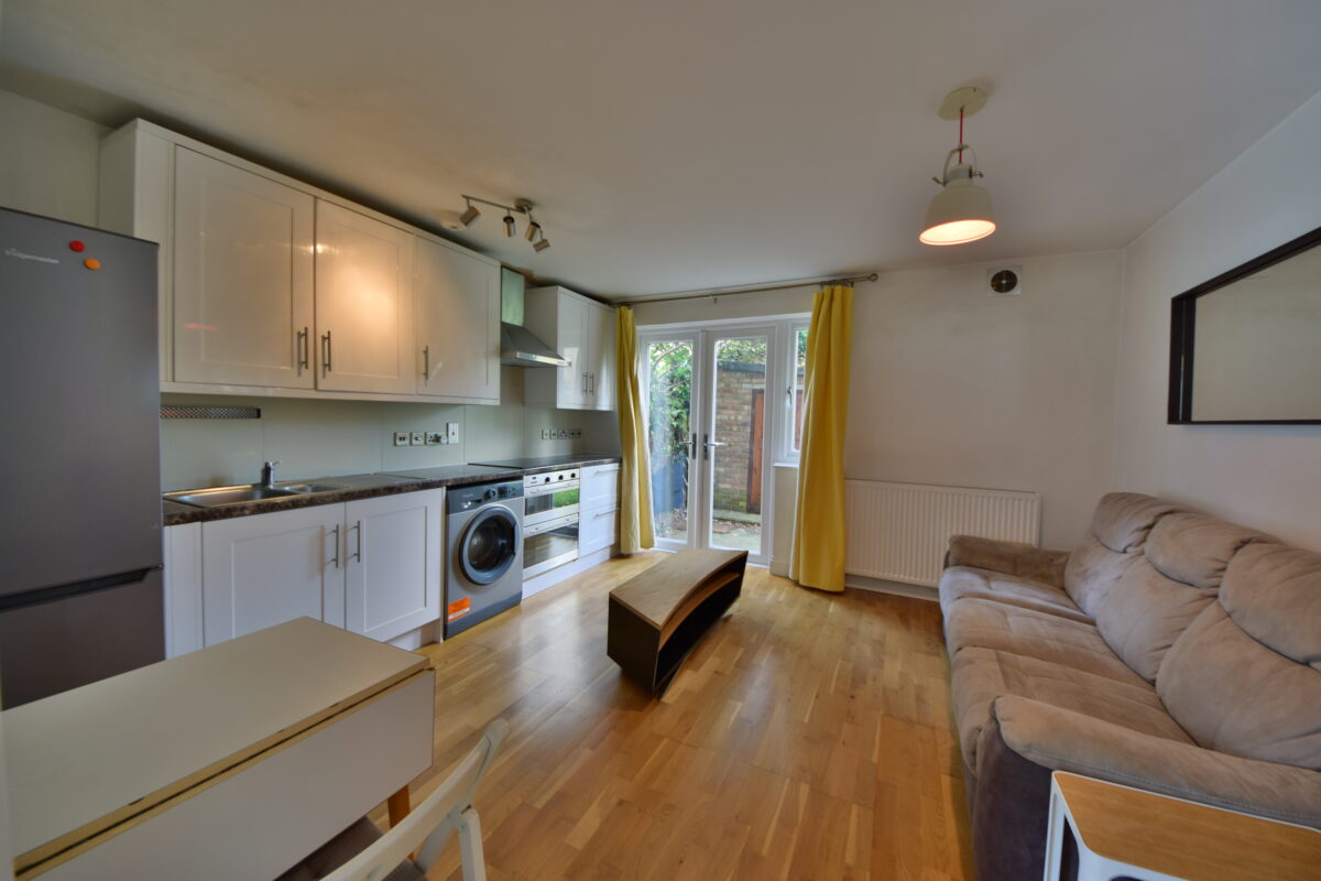 2 Bedroom Garden flat, Linden Walk,N19